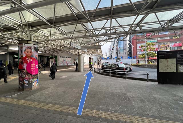 東武スカイツリーライン新越谷駅東口、JR武蔵野線南越谷駅改札を出て約100m程直進します。